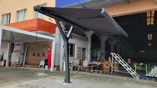 Toldo retráctil independiente con cofre completo