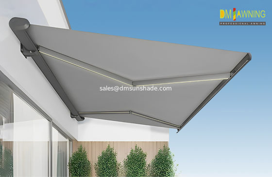 Sombrería exterior Motorizado Techo retráctil ligero con luces LED Canopy de jardín