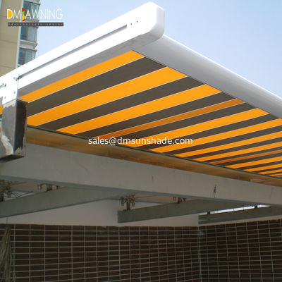 Techo de aluminio con toldo retráctil